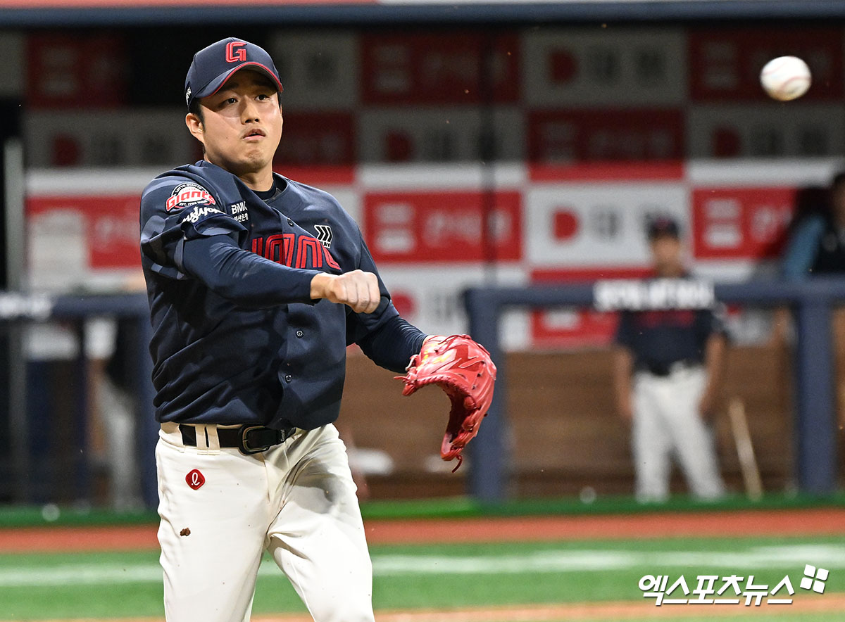 롯데 자이언츠 우완 김강현이 2025시즌 44경기 47이닝 2승2패 3홀드 평균자책점 3.45으로 뛰어난 성적을 거두고 있다. 사진 엑스포츠뉴스 DB