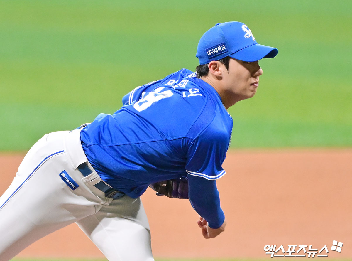 20일 오후 서울 구로구 고척스카이돔에서 열린 '2025 신한 SOL Bank KBO리그' 삼성 라이온즈와 키움 히어로즈의 경기, 1회말 삼성 선발투수 원태인이 공을 힘차게 던지고 있다. 엑스포츠뉴스 DB