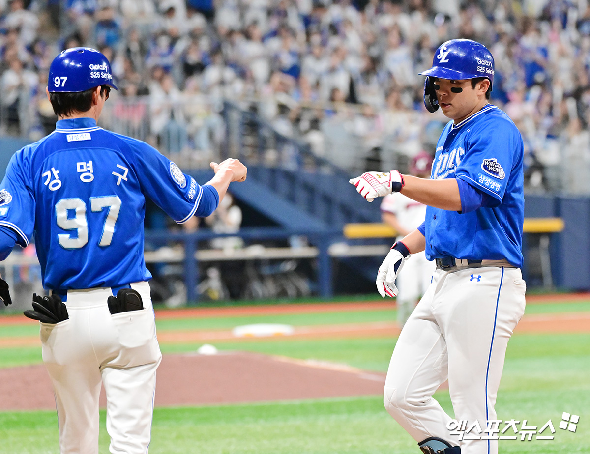 20일 오후 서울 구로구 고척스카이돔에서 열린 '2025 신한 SOL Bank KBO리그' 삼성 라이온즈와 키움 히어로즈의 경기, 7회초 2사 삼성 김영웅이 우전안타를 날리고 있다. 엑스포츠뉴스 DB