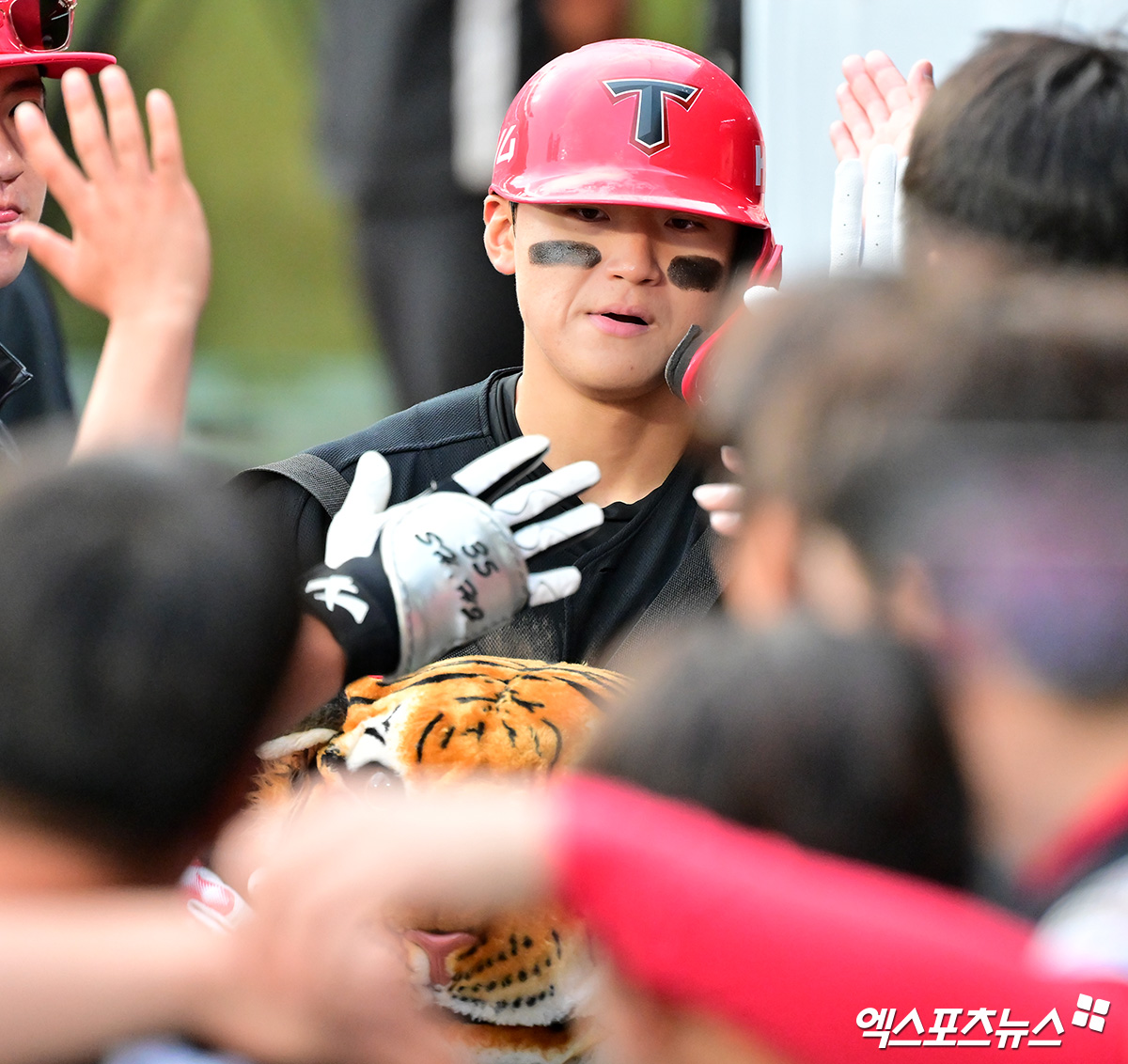 22일 오후 수원KT위즈파크에서 열린 '2025 신한 SOL Bank KBO리그' KIA 타이거즈와 KT 위즈의 경기, 3회초 KIA 김도영이 솔로 홈런을 날린 후 그라운드를 돌고 있다. 엑스포츠뉴스 DB