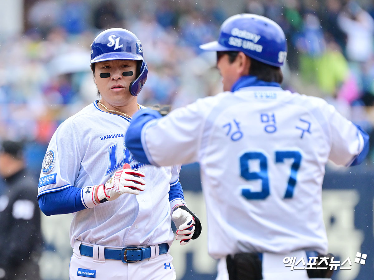 5일 오후 대구삼성라이온즈파크에서 열린 '2025 신한 SOL Bank KBO리그' 한화 이글스와 삼성 라이온즈의 경기, 3회말 2사 1,2루 삼성 강민호가 1타점 적시타를 날린 후 귀루하고 있다. 엑스포츠뉴스 DB