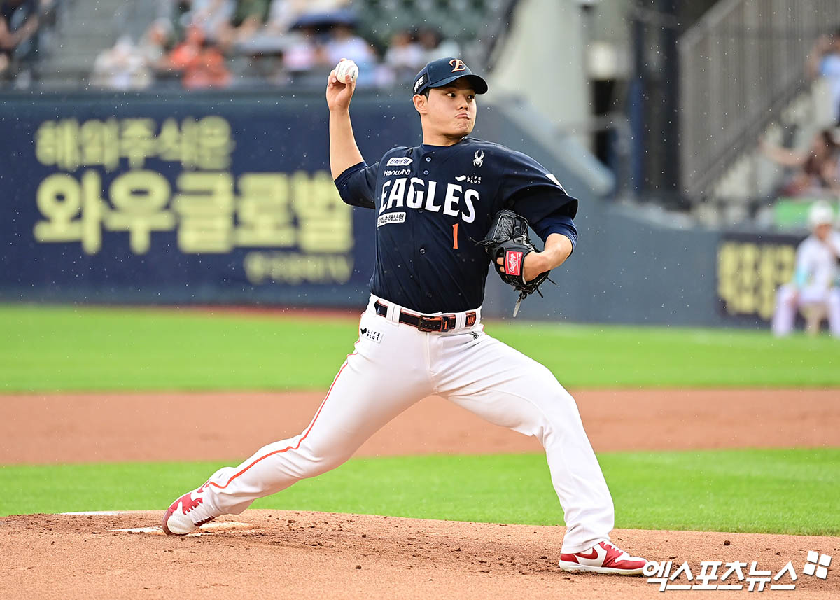 한화 이글스 선발투수 문동주가 22일 잠실 두산 베어스전에서 역투하고 있다. 잠실, 박지영 기자
