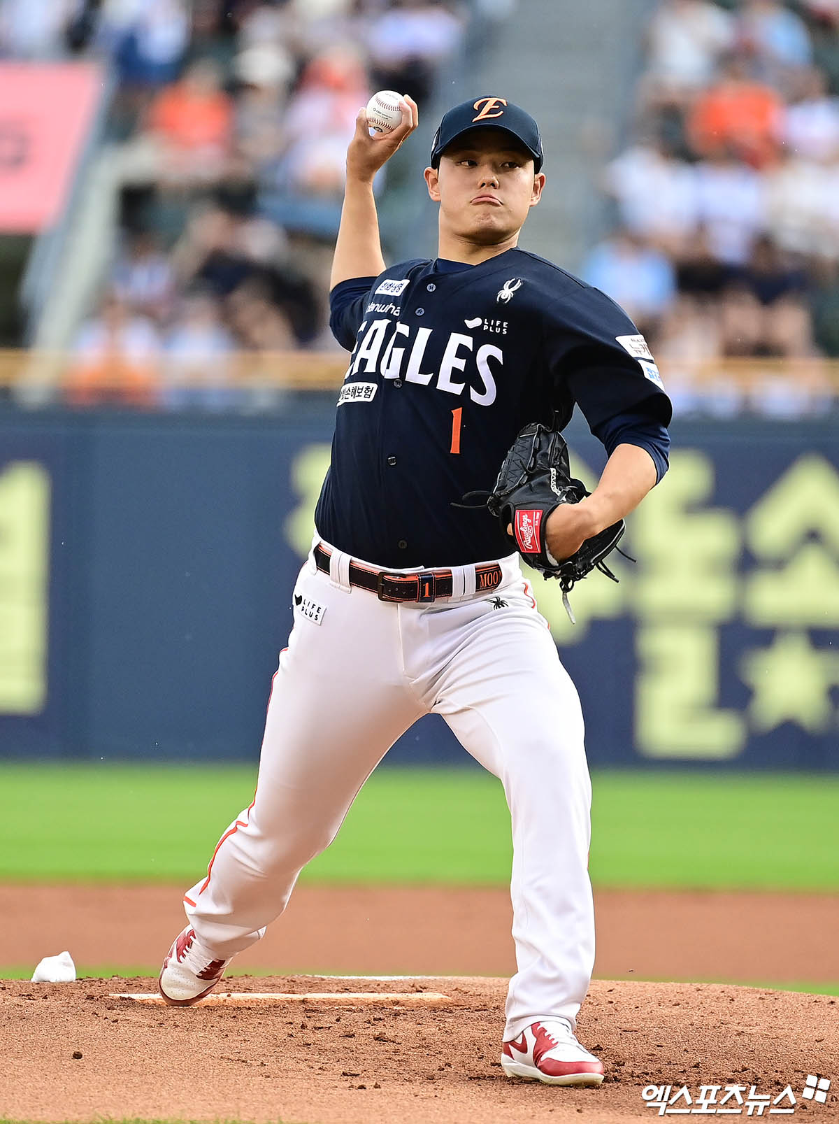 한화 이글스 선발투수 문동주가 22일 잠실 두산 베어스전에서 역투하고 있다. 잠실, 박지영 기자