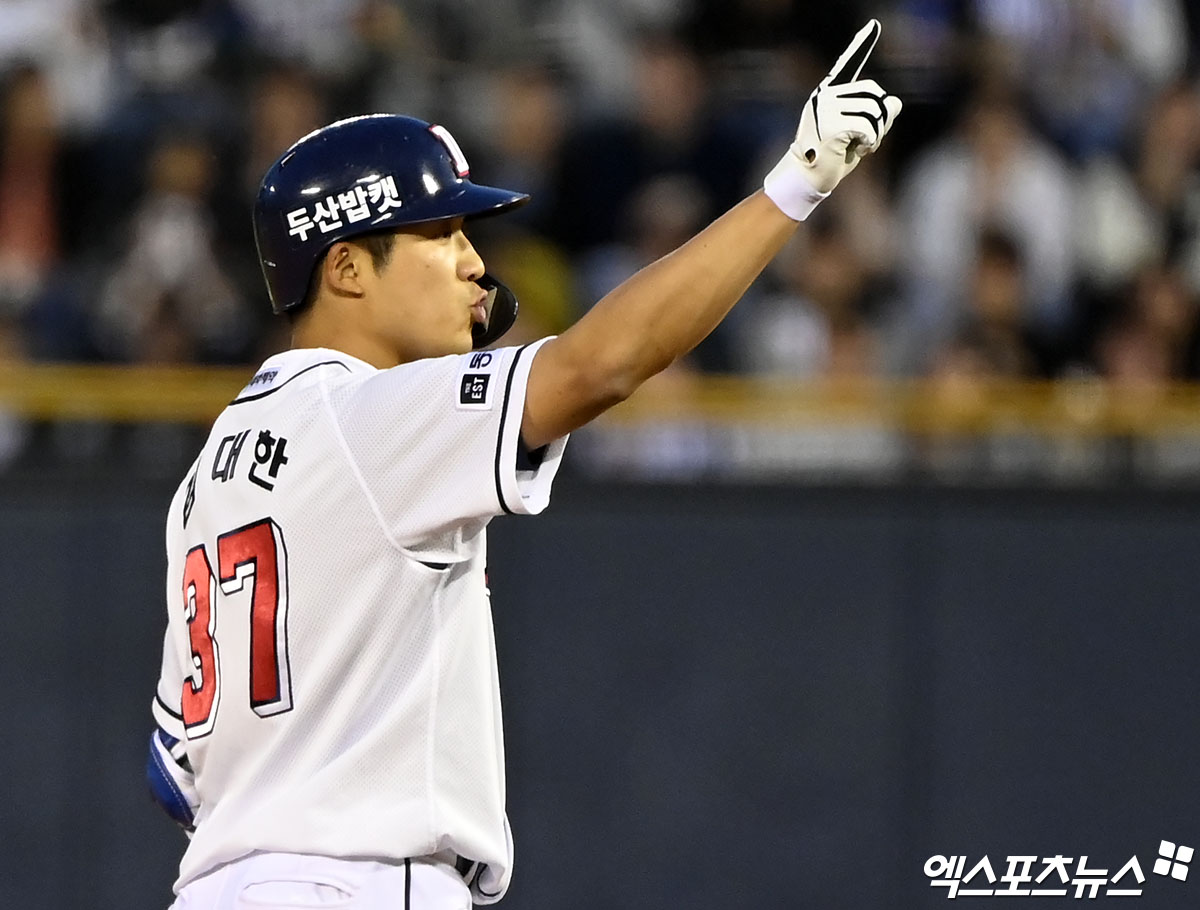 두산 베어스 외야수 김대한이 정규시즌 경기에 출전해 세리머니하고 있다. 엑스포츠뉴스 DB
