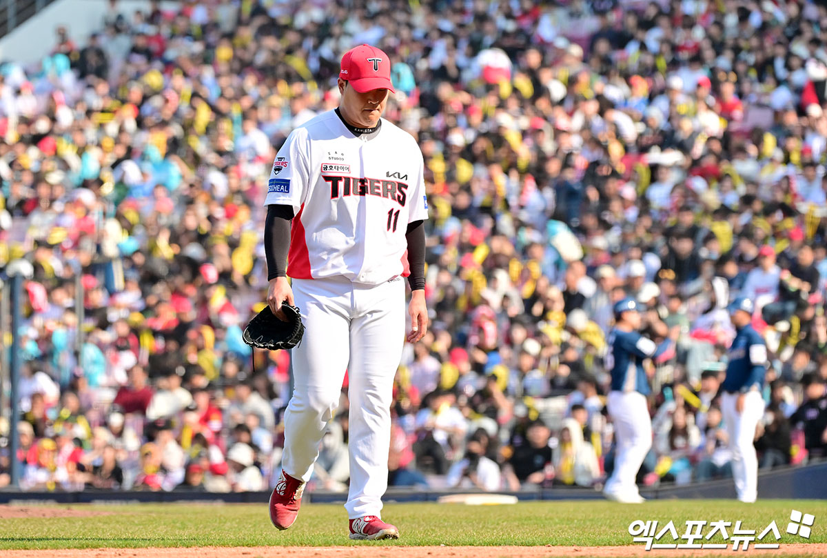 22일 오후 광주기아챔피언스필드에서 열린 '2025 신한 SOL Bank KBO리그' NC 다이노스와 KIA 타이거즈의 개막전 경기, 6회초 1사 만루 KIA 조상우가 마운드를 내려오고 있다. 엑스포츠뉴스 DB