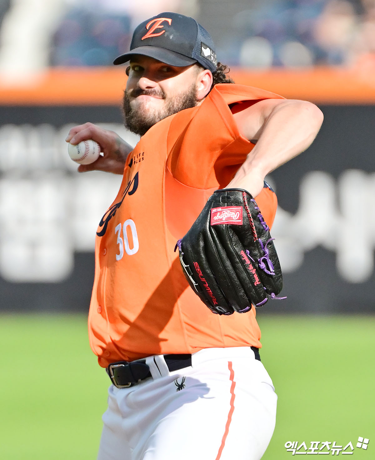 한화 이글스 선발투수 코디 폰세가 올해 정규시즌 경기에 등판해 역투하고 있다. 엑스포츠뉴스 DB