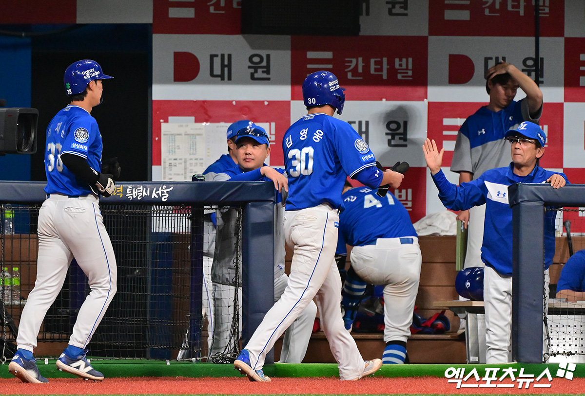 20일 오후 서울 구로구 고척스카이돔에서 열린 '2025 신한 SOL Bank KBO리그' 삼성 라이온즈와 키움 히어로즈의 경기, 11회초 2사 만루 삼성 김영웅이 구자욱의 3타점 2루타때 득점에 성공하고 있다. 엑스포츠뉴스 DB