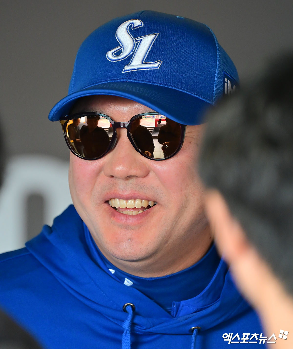 29일 오후 인천SSG랜더스필드에서 열리는 '2025 신한 SOL Bank KBO리그' 삼성 라이온즈와 SSG 랜더스의 경기, 삼성 박진만 감독이 취재진과 대화를 나누고 있다. 엑스포츠뉴스 DB