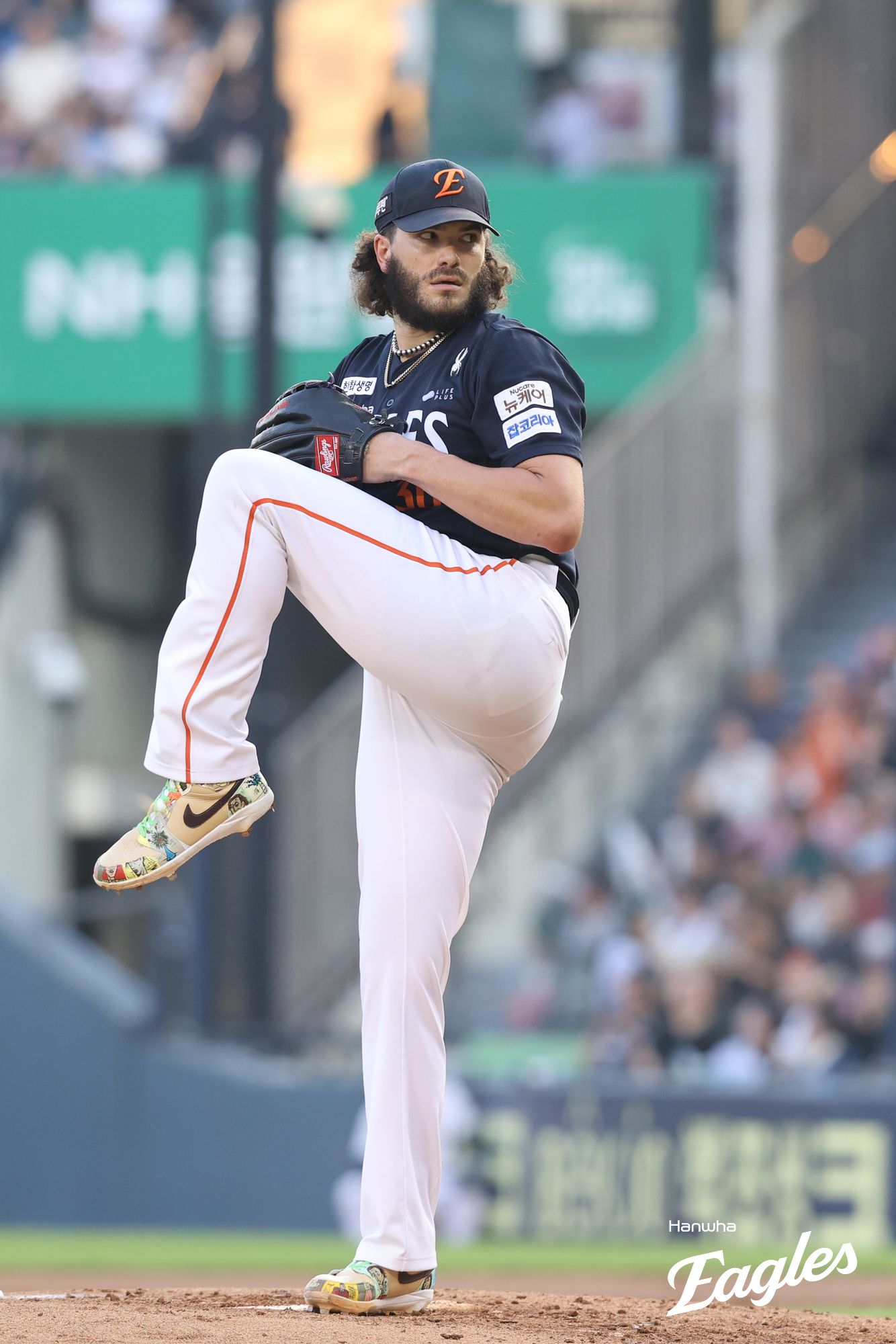한화 이글스 선발투수 코디 폰세가 24일 잠실 두산 베어스전에 등판해 투구하고 있다. 한화 이글스