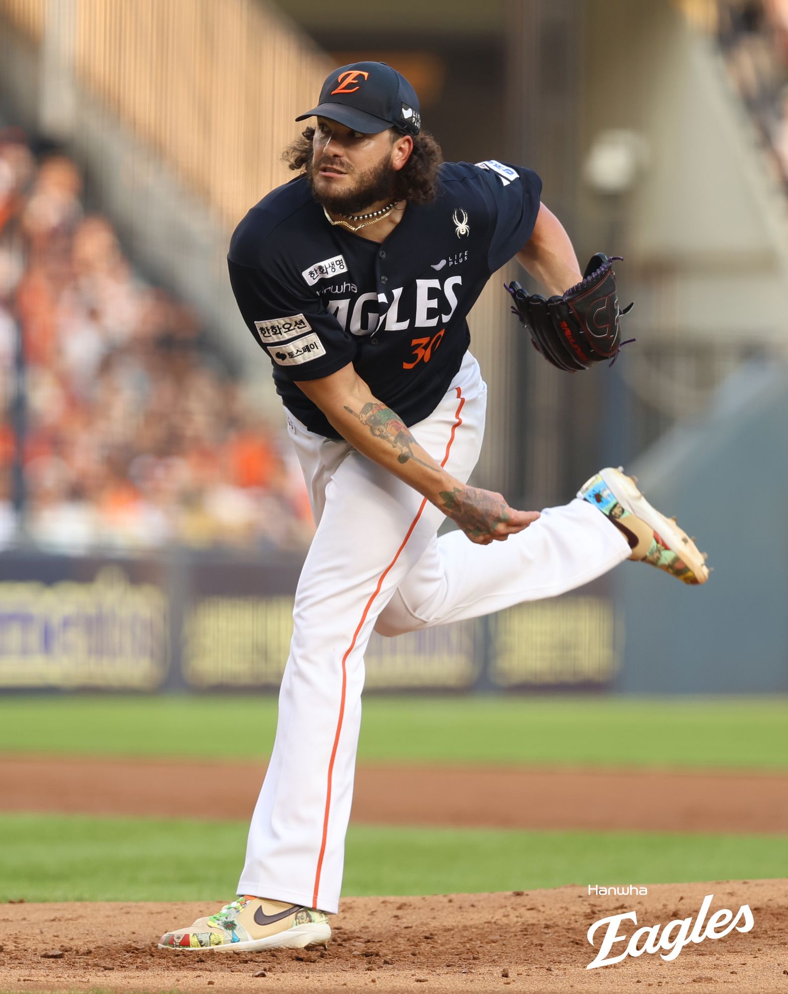 한화 이글스 선발투수 코디 폰세가 24일 잠실 두산 베어스전에 등판해 투구하고 있다. 한화 이글스
