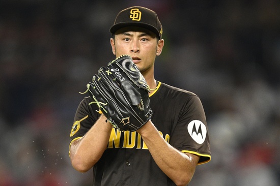 샌디에이고 파드리스 다르빗슈 유가 25일(한국시간) 미국 미주리주 세인트루이스의 부시 스타디움에서 열린 2025 메이저리그 세인트루이스 카디널스와의 원정 경기에 선발 등판해 3⅓이닝 8피안타(2피홈런) 2볼넷 3탈삼진 7실점을 기록, 시즌 첫 승 수확에 실패했다. 연합뉴스