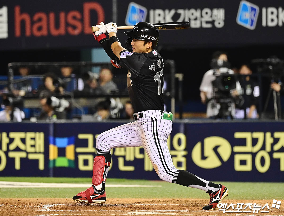 지난 18일 오후 서울 송파구 잠실야구장에서 열린 '신한 SOL Bank KBO리그' NC 다이노스와 LG 트윈스의 경기, 7회말 LG 선두타자 박해민이 안타를 때려내고 있다. 엑스포츠뉴스 DB