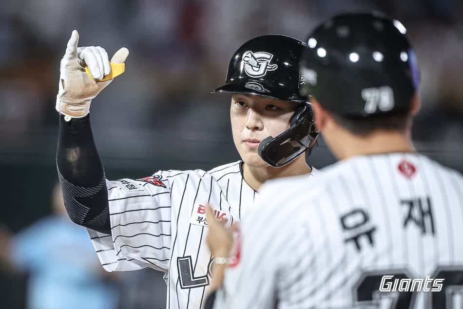 롯데 자이언츠 내야수 한태양이 25일 부산 사직야구장에서 열린 2025 신한 SOL Bank KBO리그 KIA 타이거즈와의 팀 간 10차전에서 3타점을 기록, 팀 승리를 이끌었다.