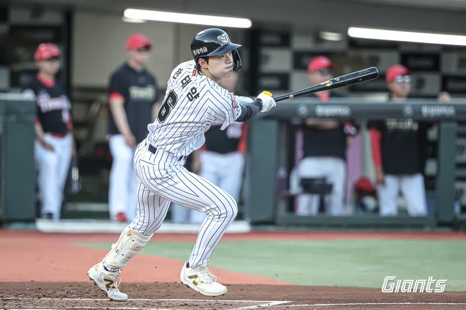 롯데 자이언츠 내야수 한태양이 25일 부산 사직야구장에서 열린 2025 신한 SOL Bank KBO리그 KIA 타이거즈와의 팀 간 10차전에서 4타수 3안타 3타점을 기록, 팀 3연승을 이끌었다. 사진 롯데 자이언츠