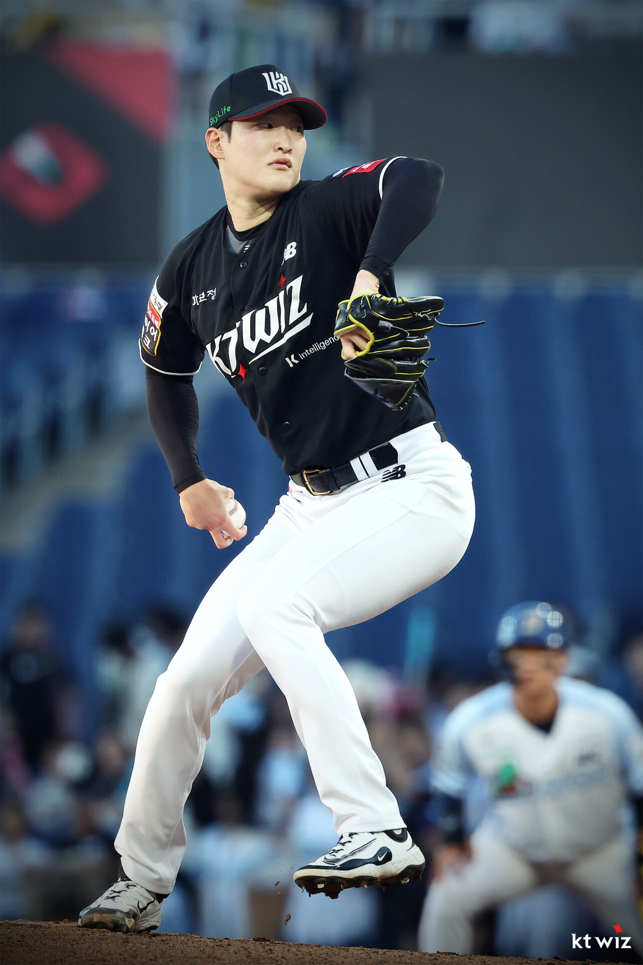 KT 위즈 배제성이 올해 정규시즌 경기에 등판해 투구하고 있다. KT 위즈