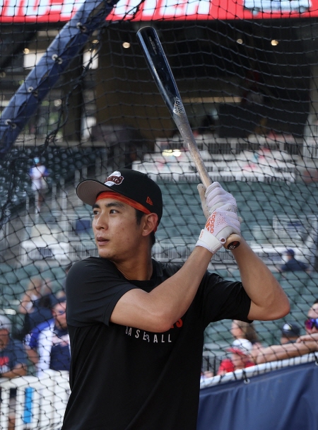 샌프란시스코 자이언츠 외야수 이정후는 26일 미국 캘리포니아주 샌프란시스코의 오라클파크에서 열린 2025 MLB 뉴욕 메츠와의 홈 경기에 7번 타자 중견수로 선발 출전, 4타수 2안타를 쳤다. 현지 중계진은 이날 그의 밀어치기 2루타를 두고 '스윙이 스즈키 이치로 같다'며 칭찬했다. 연합뉴스