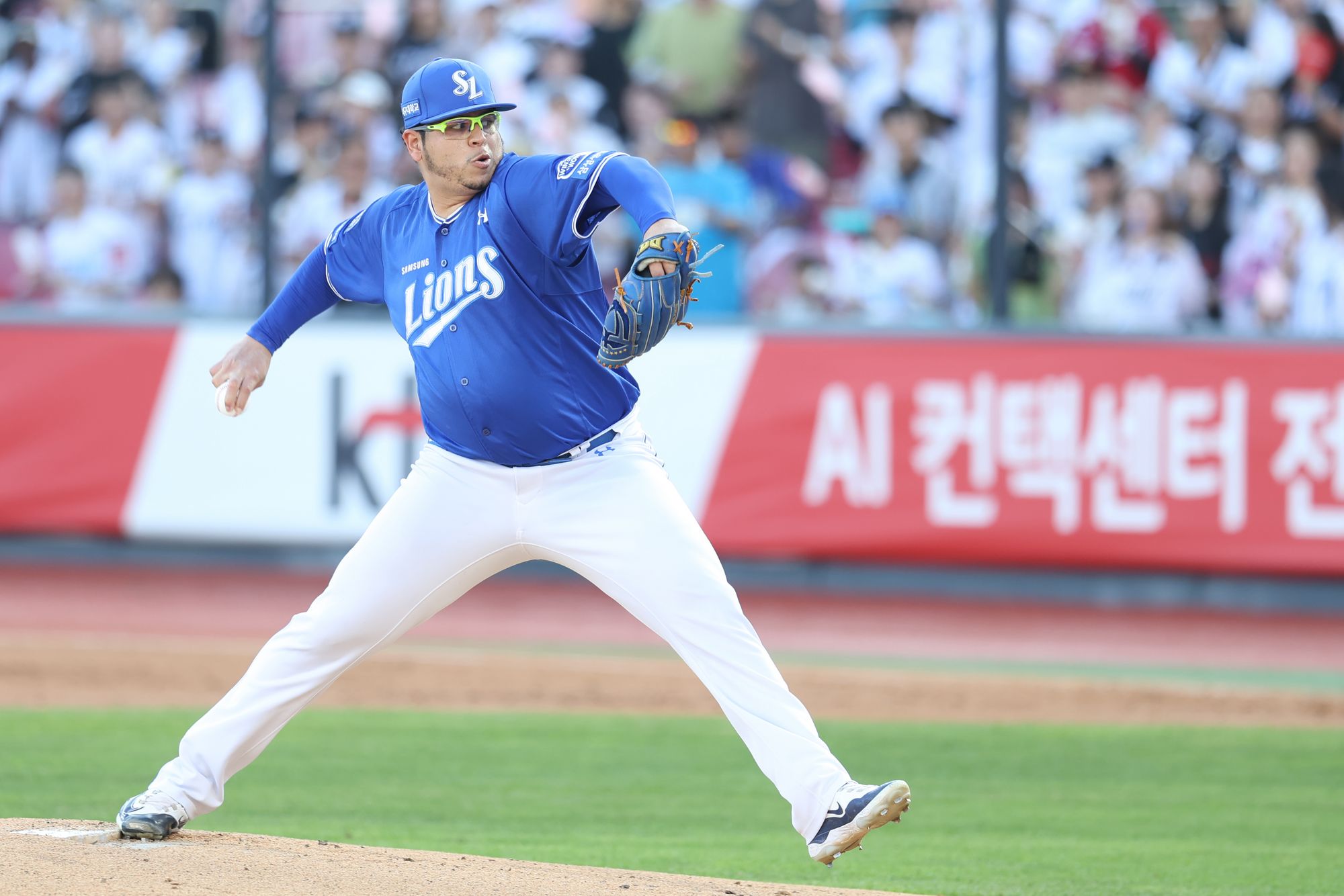 삼성 라이온즈 아리엘 후라도가 26일 수원 KT 위즈전에 선발 등판해 역투하고 있다. 삼성 라이온즈