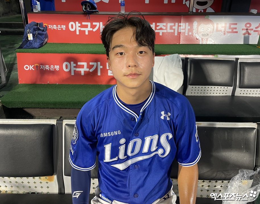 삼성 라이온즈 양도근이 26일 수원 KT 위즈전에서 활약한 뒤 기념촬영하고 있다. 수원, 최원영 기자
