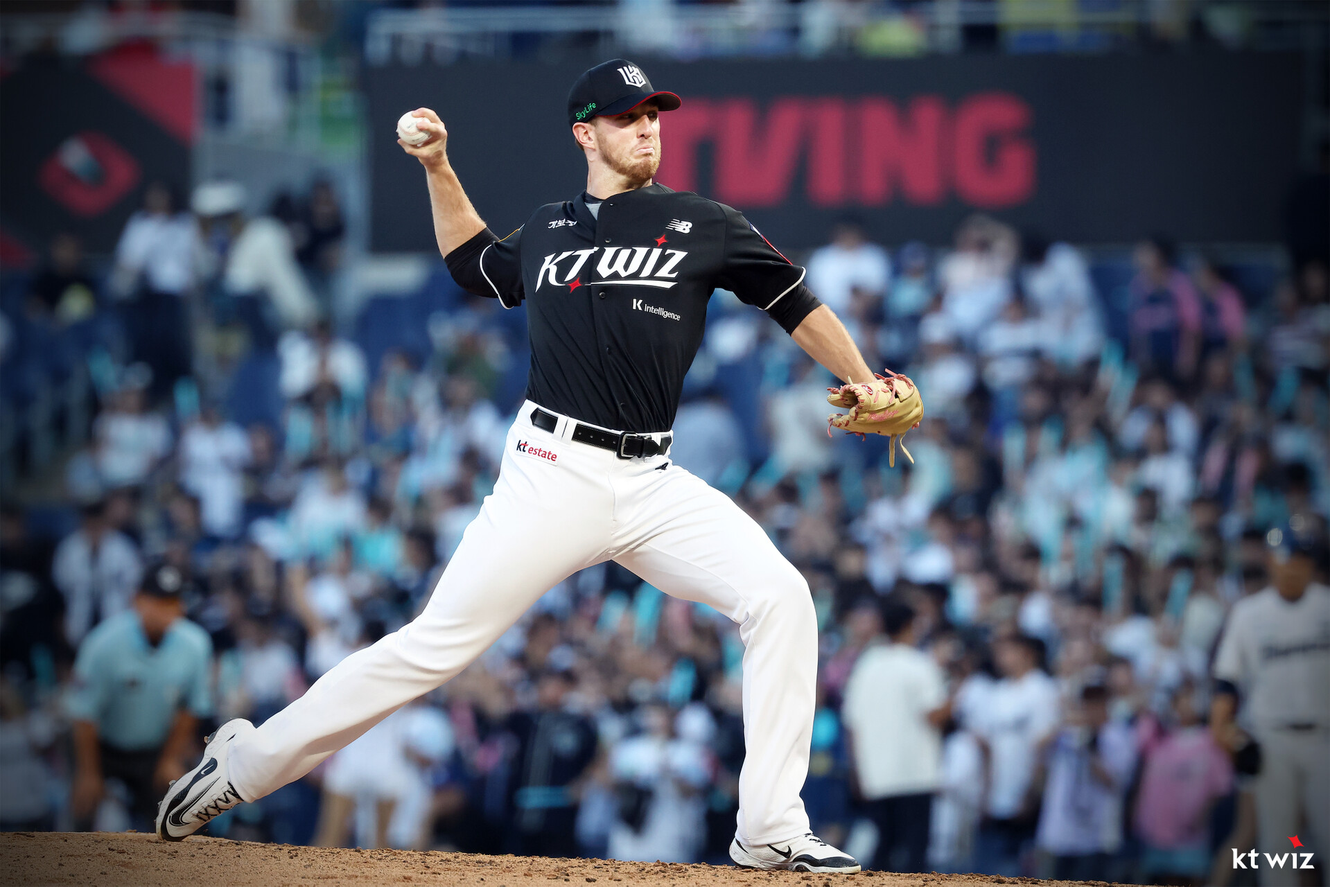 KT 위즈 선발투수 패트릭 머피가 올해 정규시즌 경기에 등판해 투구하고 있다. KT 위즈