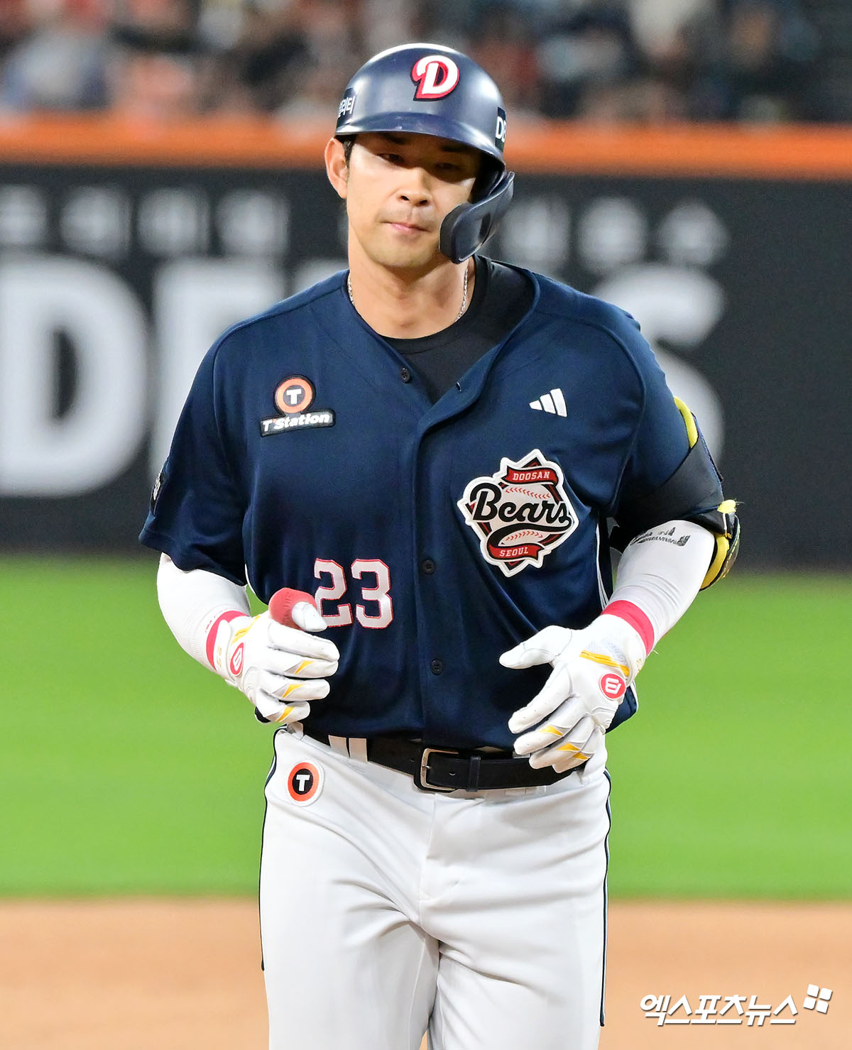 15일 오후 대전 한화생명 볼파크에서 열린 '2025 신한 SOL Bank KBO리그' 두산 베어스와 한화 이글스의 경기, 6회초 두산 강승호가 솔로 홈런을 날린 후 그라운드를 돌고 있다. 엑스포츠뉴스 DB