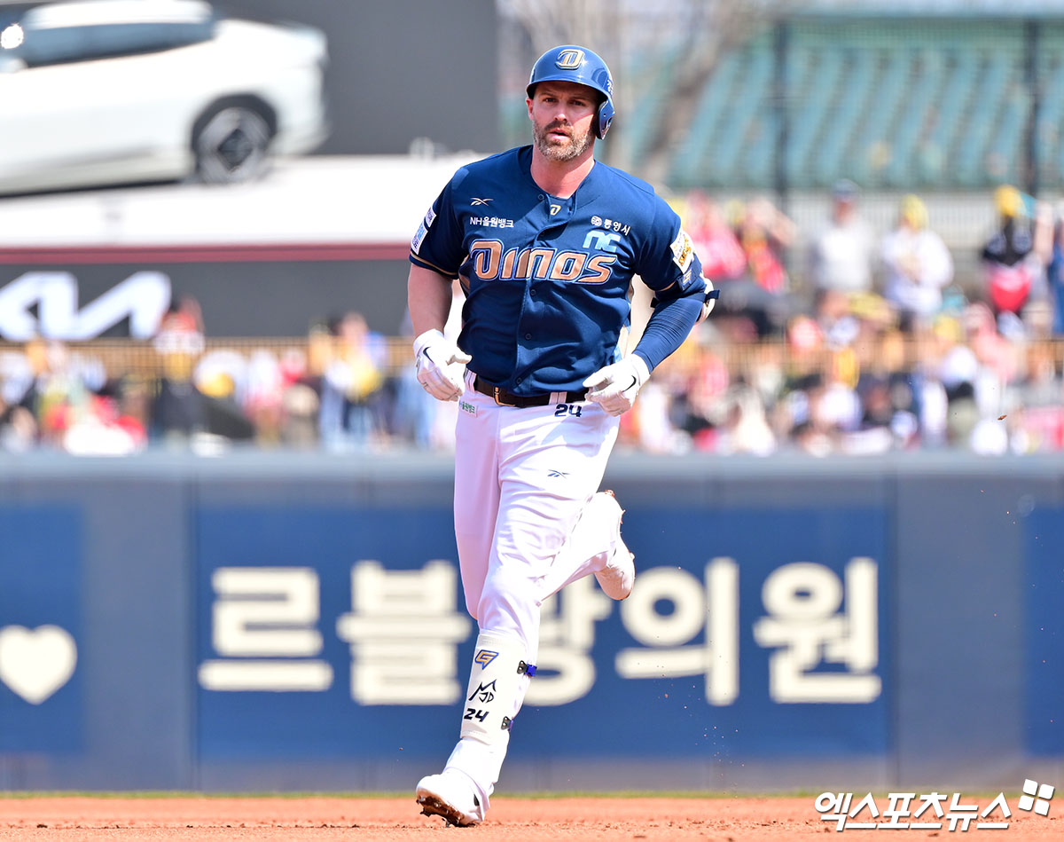 지난 3월 23일 오후 광주기아챔피언스필드에서 열린 '2025 신한 SOL Bank KBO리그' NC 다이노스와 KIA 타이거즈의 경기, 2회초 NC 데이비슨이 솔로 홈런을 날린 후 그라운드를 돌고 있다. 엑스포츠뉴스 DB