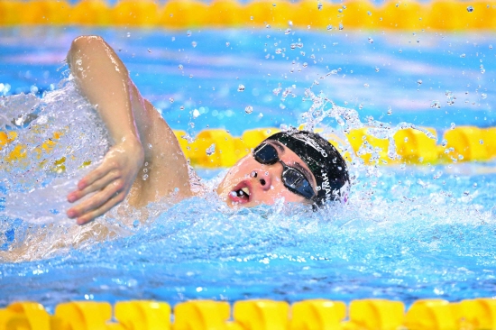 한국 수영 간판 황선우가 29일 싱가포르 칼랑의 세계수영선수권대회 아레나에서 열린 2025 국제수영연맹 싱가포르 세계수영선수권대회 남자 자유형 200m 결승에서 1분44초72의 기록으로 4위를 기록했다. 황선우는 이번 대회 입상으로 한국 수영 최초로 세계선수권 4개 대회 연속 입상에 도전했으나 0.18초가 부족해 뜻을 이루지 못했다. 연합뉴스
