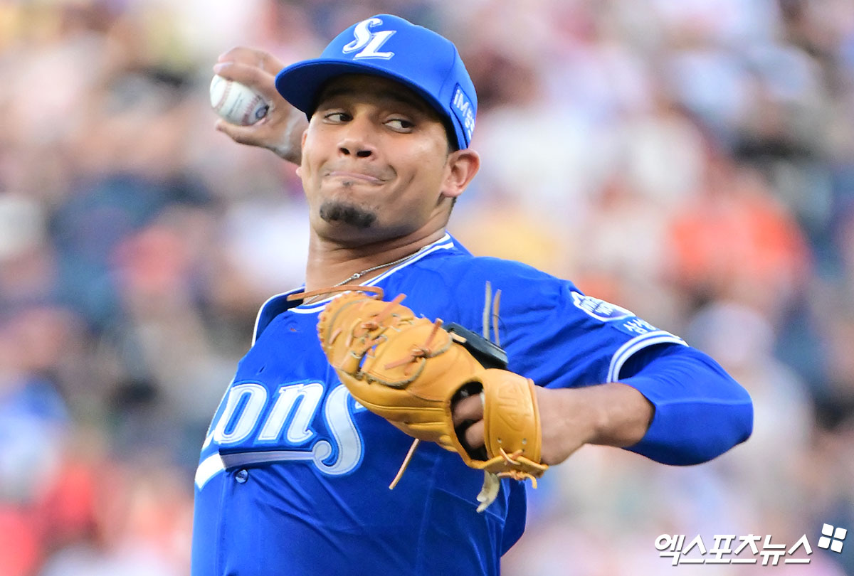 삼성 라이온즈 선발투수 헤르손 가라비토가 29일 대전 한화 이글스전에 선발 등판해 역투하고 있다. 대전, 김한준 기자