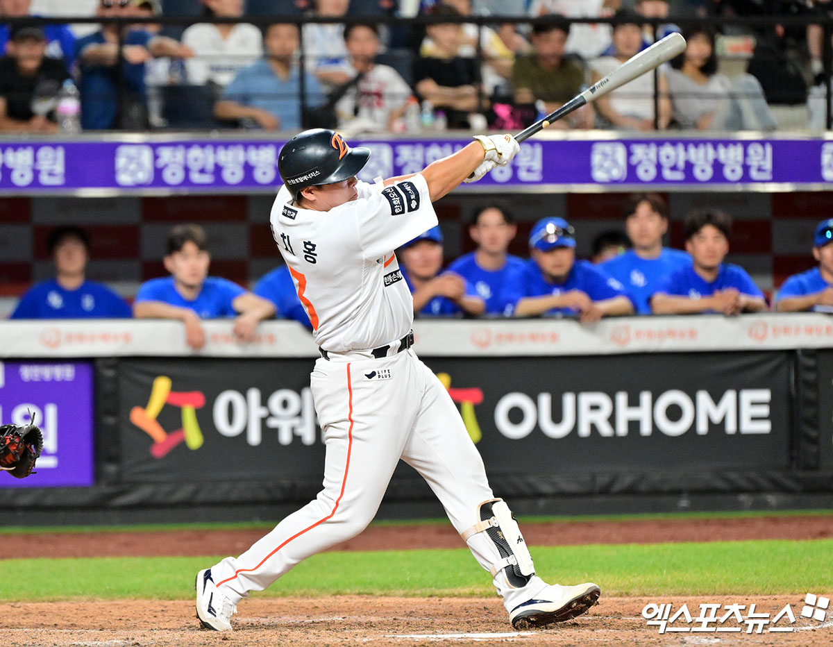 한화 이글스 안치홍이 지난 29일 대전 삼성 라이온즈전에서 타격하고 있다. 대전, 김한준 기자