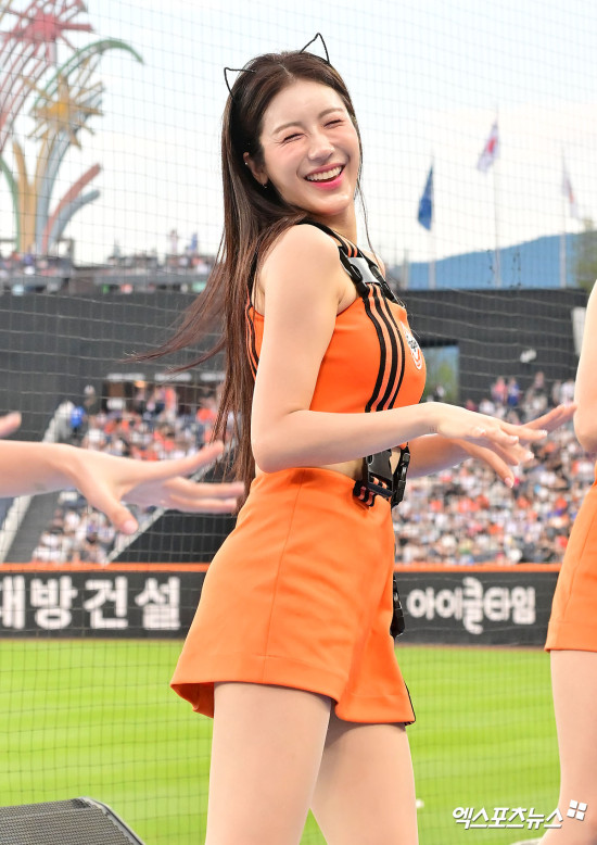 김연정 치어리더 김연정 데뷔 계기, 부산 서면 길거리 캐스팅의 시작