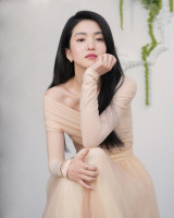 Kim Tae-ri Captivates with Enchanting Aura in Fine Jewelry Campaign