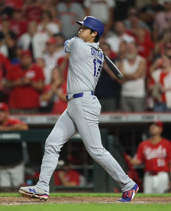 LA 다저스 오타니 쇼헤이가 31일 신시내티전에 선발 등판해 4회초 조기 강판을 당했다. 오타니는 전날부터 있던 탈수 증상과 등판 당일 둔부 경련 증상까지 겹쳐 투구를 이어가지 못했다. 오타니는 이날 타석에서도 5타수 무안타 침묵에 빠졌다. 연합뉴스