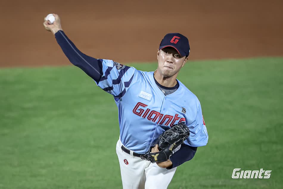 롯데 자이언츠 우완 파이어볼러 윤성빈이 지난 7월 31일 부산 사직야구장에서 열린 2025 신한 SOL Bank KBO리그 NC 다이노스와의 팀 간 11차전에서 1이닝 1탈삼진 무실점으로 호투했다. 사진 롯데 자이언츠