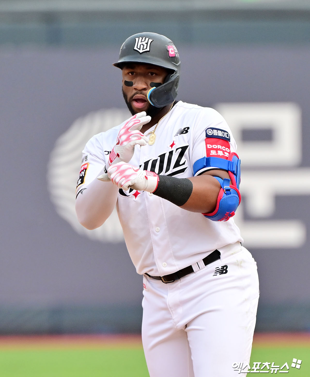 KT 위즈 멜 로하스 주니어가 세리머니하고 있다. KT는 2일 로하스의 방출을 공식화하고 새 외인 타자 앤드류 스티븐슨 영입을 발표했다. 엑스포츠뉴스 DB