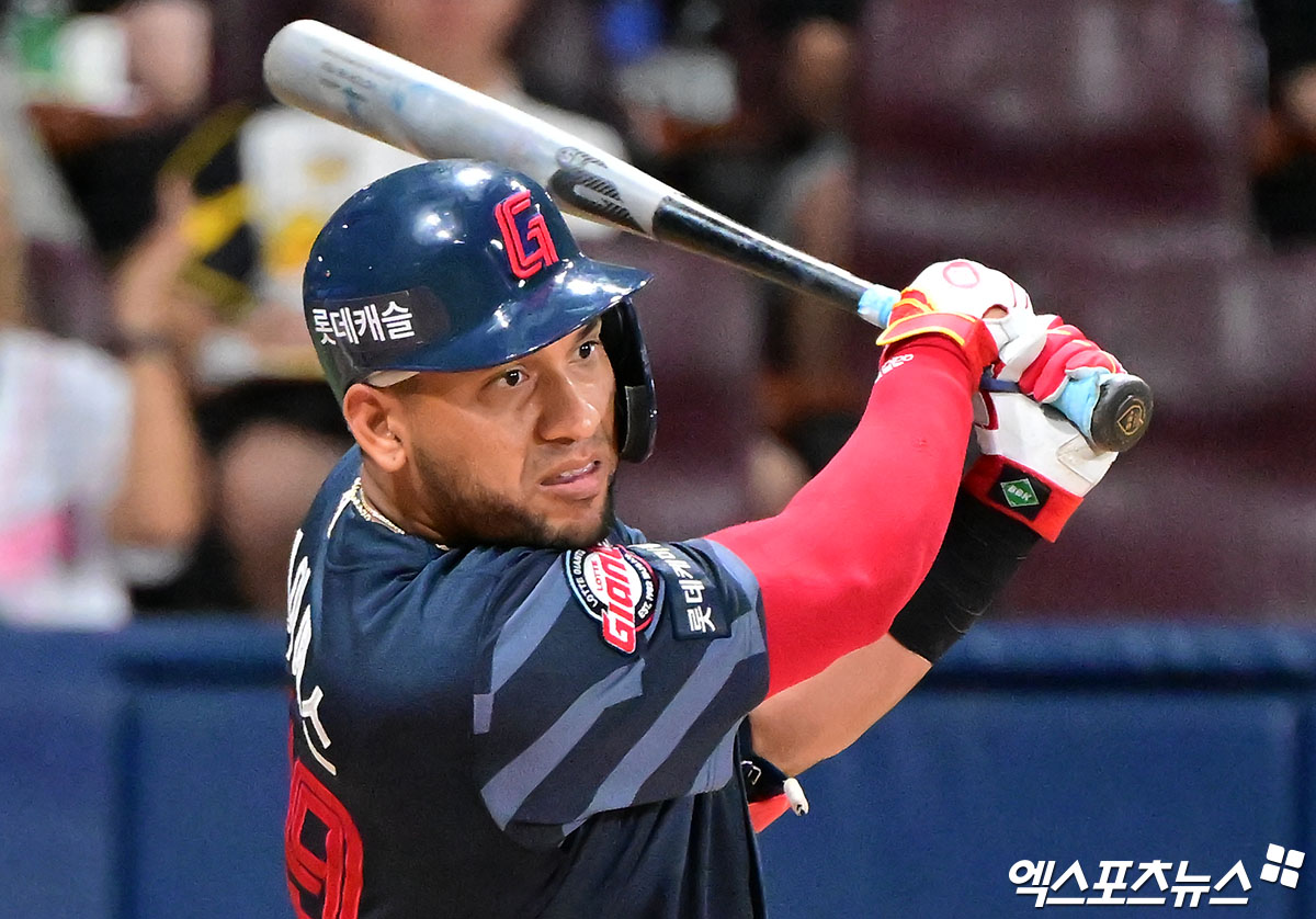 롯데 자이언츠 외국인 타자 빅터 레이예스가 2025시즌 후반기 시작 이후 13경기 타율 0.265(49타수 13안타) 9타점 1도루 OPS 0.715로 페이스가 다소 떨어졌다. 사진 엑스포츠뉴스 DB