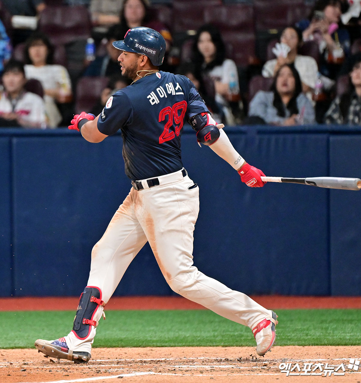 롯데 자이언츠 외국인 타자 빅터 레이예스가 2025시즌 후반기 시작 이후 13경기 타율 0.265(49타수 13안타) 9타점 1도루 OPS 0.715로 페이스가 다소 떨어졌다. 사진 엑스포츠뉴스 DB