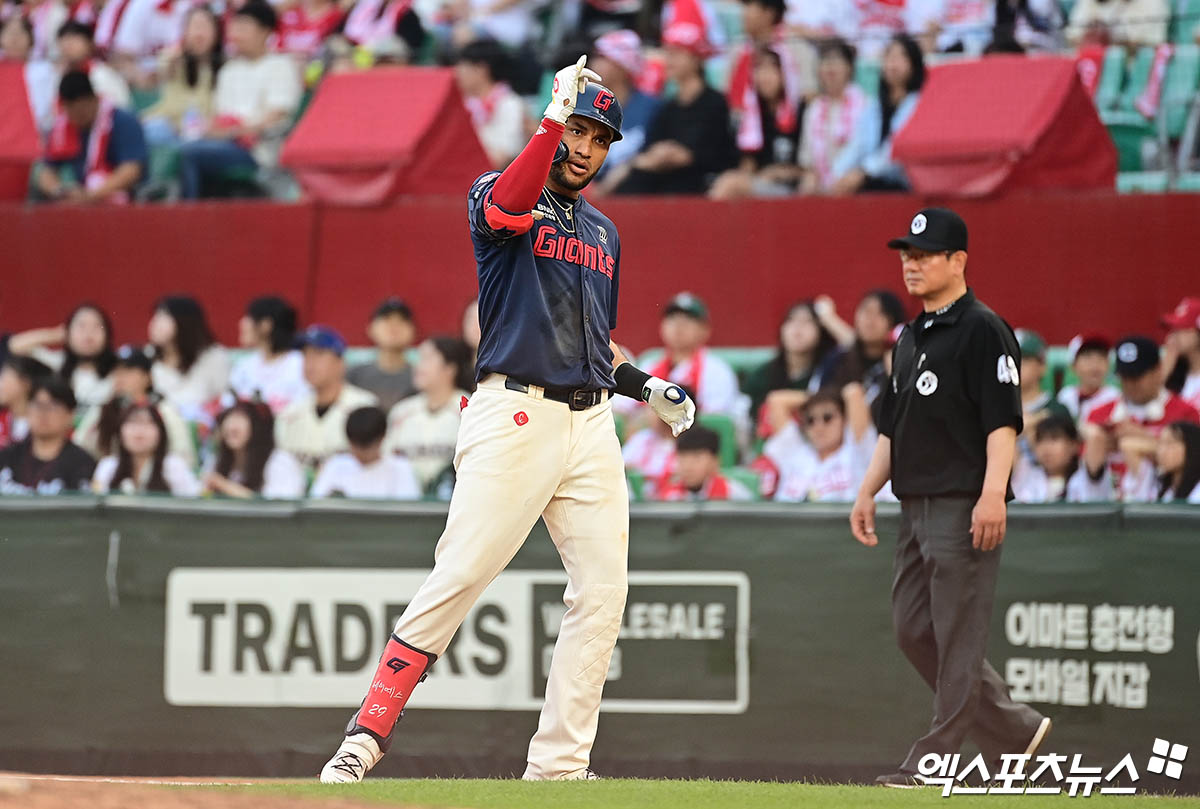롯데 자이언츠 외국인 타자 빅터 레이예스가 2025시즌 후반기 시작 이후 13경기 타율 0.265(49타수 13안타) 9타점 1도루 OPS 0.715로 페이스가 다소 떨어졌다. 사진 엑스포츠뉴스 DB