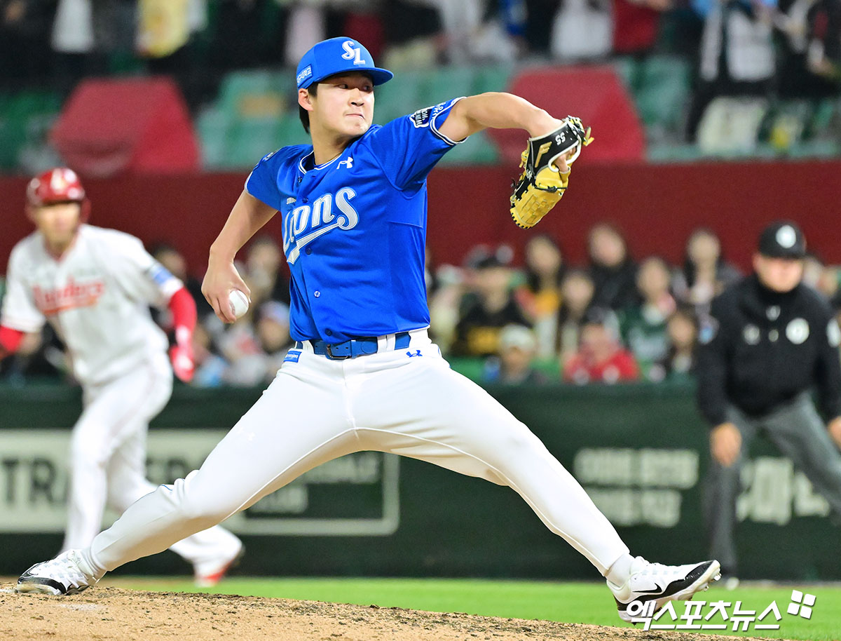 삼성 라이온즈 마무리투수 이호성이 올해 정규시즌 경기에 구원 등판해 역투하고 있다. 엑스포츠뉴스 DB