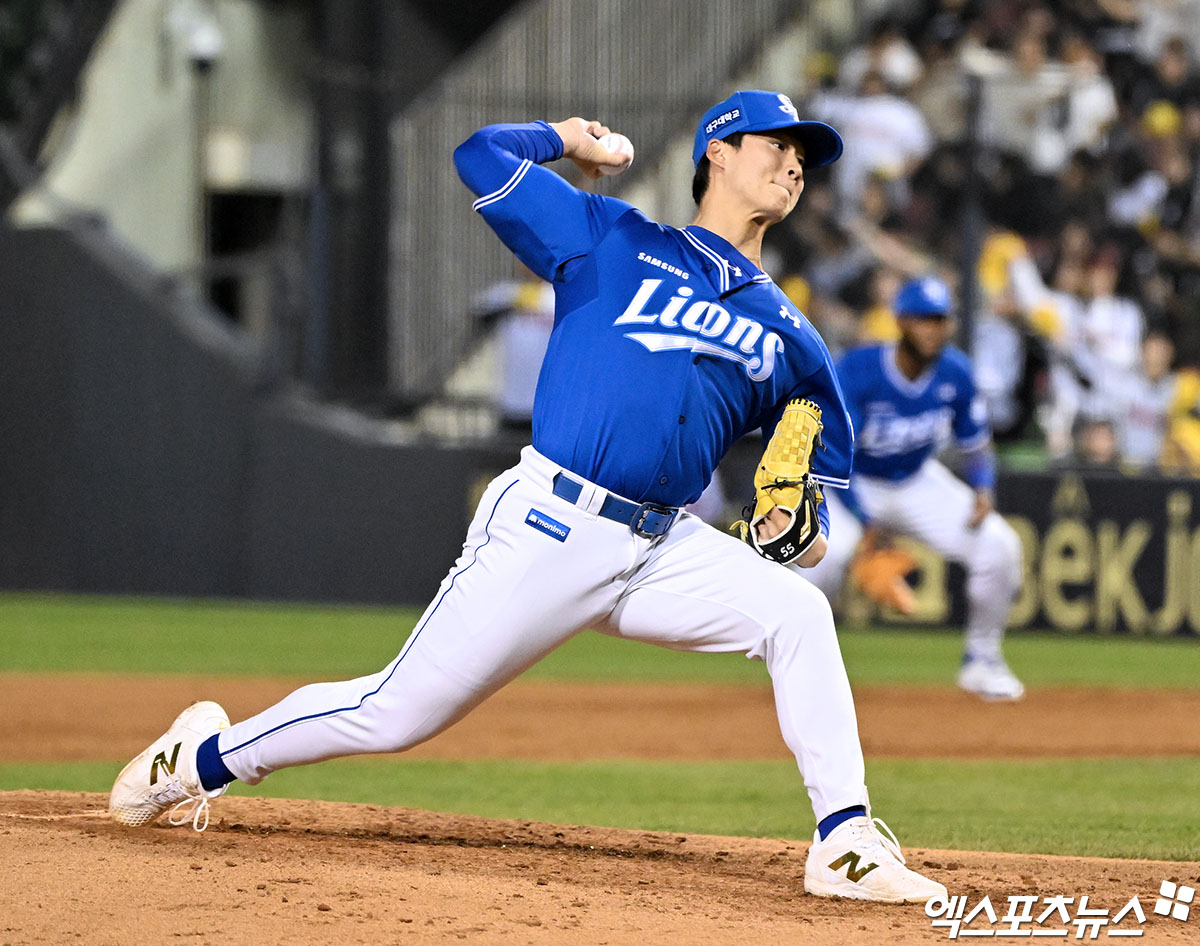 삼성 라이온즈 마무리투수 이호성이 올해 정규시즌 경기에 구원 등판해 역투하고 있다. 엑스포츠뉴스 DB