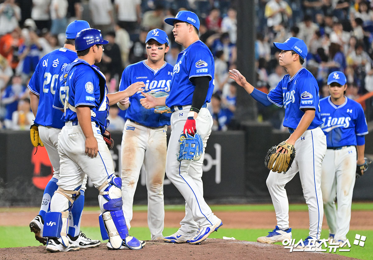 29일 오후 대전 한화생명 볼파크에서 열린 '2025 신한 SOL Bank KBO리그' 삼성 라이온즈와 한화 이글스의 경기, 삼성이 12안타를 몰아치며 한화에 9:2 승리를 거뒀다. 이날 경기에 승리한 삼성 선수들이 기뻐하고 있다. 엑스포츠뉴스 DB