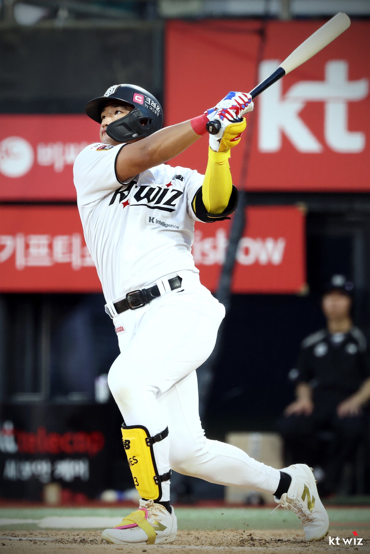 KT 위즈 안현민이 올해 정규시즌 경기에서 타격하고 있다. KT 위즈