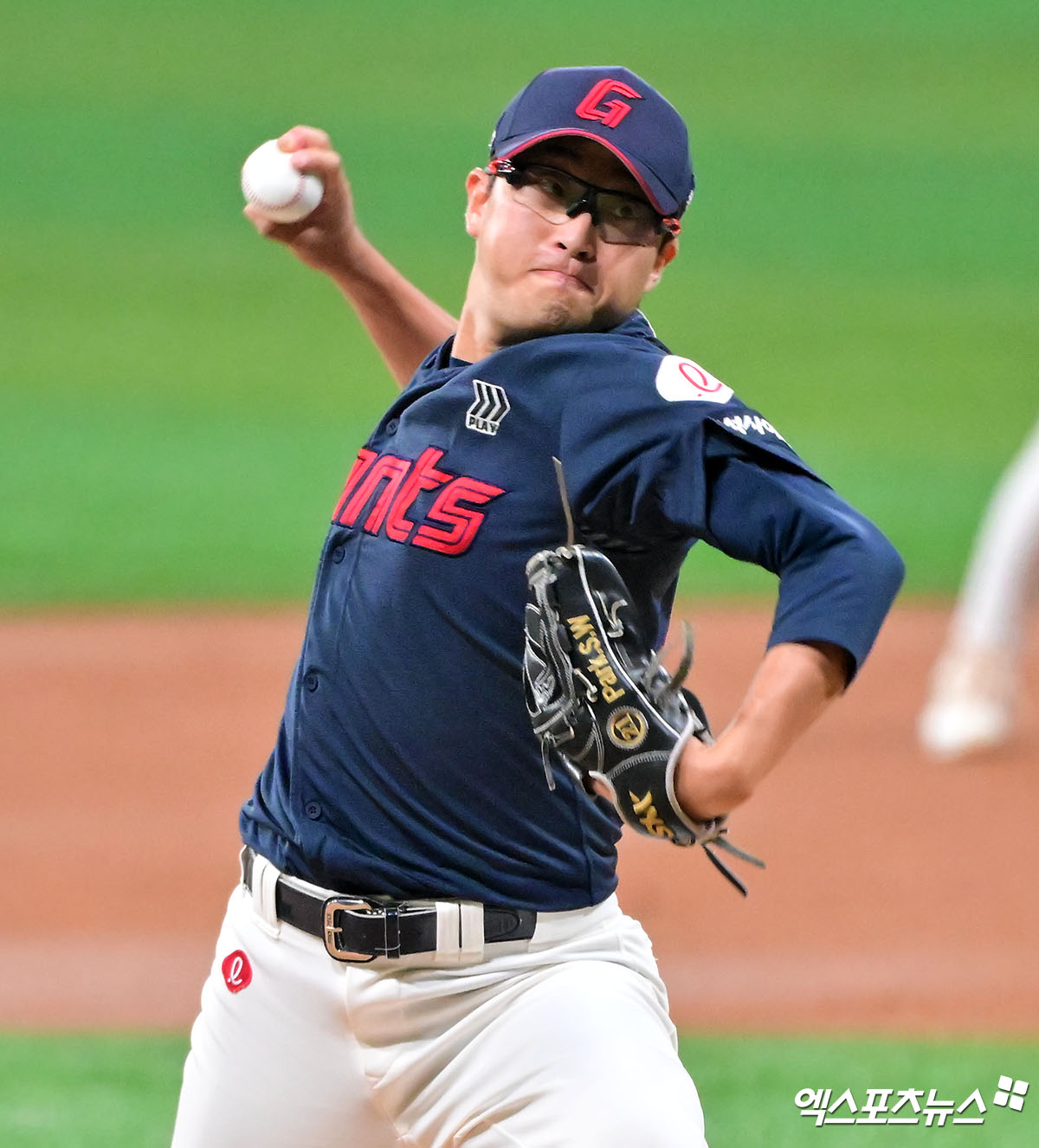 롯데 자이언츠 토종 에이스 박세웅이 3일 서울 고척스카이돔에서 열린 2025 신한 SOL Bank KBO리그 키움 히어로즈와의 팀 간 15차전에 선발등판, 7이닝 3실점 호투로 승리투수가 됐다. 사진 김한준 기자