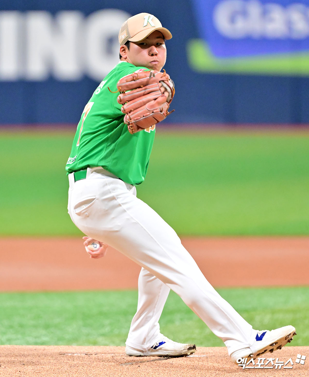 키움 히어로즈 좌완 루키 정세영이 3일 서울 고척스카이돔에서 열린 2025 신한 SOL Bank KBO리그 키움 히어로즈와의 팀 간 15차전에 선발등판, 패전투수의 멍에를 썼다. 사진 김한준 기자