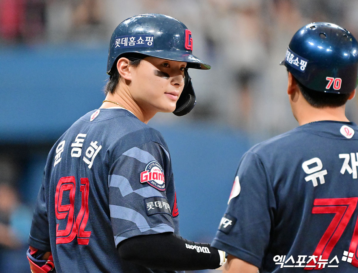 롯데 자이언츠 외야수 윤동희가 3일 서울 고척스카이돔에서 열린 2025 신한 SOL Bank KBO리그 키움 히어로즈와의 팀 간 15차전에서 1회초 결승 1타점 적시타를 기록했다. 사진 김한준 기자