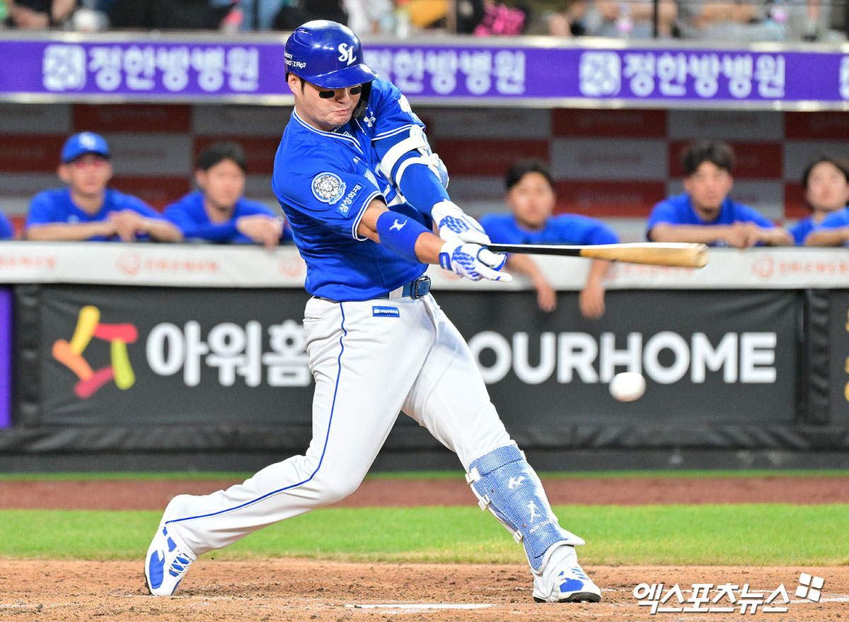 29일 오후 대전 한화생명 볼파크에서 열린 '2025 신한 SOL Bank KBO리그' 삼성 라이온즈와 한화 이글스의 경기, 3회초 2사 만루 삼성 박병호가 헛스윙 삼진을 당하고 있다. 엑스포츠뉴스 DB