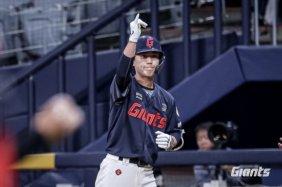 롯데 자이언츠 내야수 전민재가 타격 슬럼프 여파로 지난 7월 23일부터 2군에 머무르고 있다. 사진 롯데 자이언츠