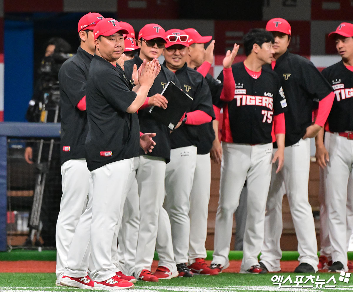 이범호 감독이 이끄는 KIA 타이거즈가 5일 부산 사직야구장에서 열리는 2025 신한 SOL Bank KBO리그 롯데 자이언츠와 팀 간 13차전에서 3연승을 노린다. 사진 엑스포츠뉴스 DB
