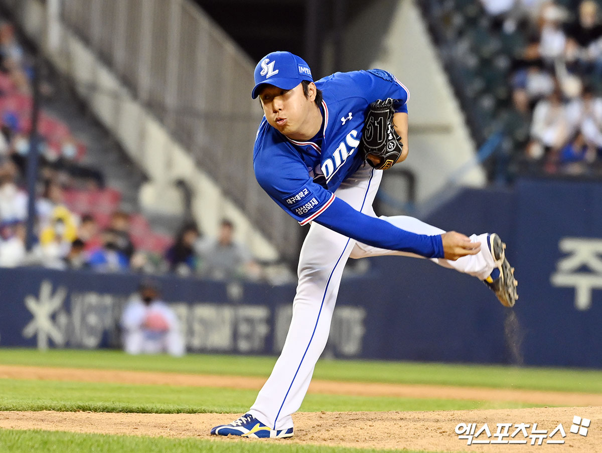 삼성 라이온즈 투수 최충연이 2022년 정규시즌 경기에 등판해 투구하고 있다. 엑스포츠뉴스 DB