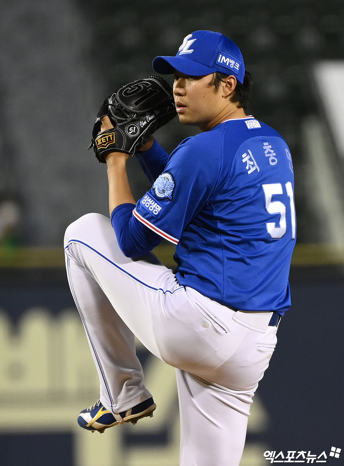 삼성 라이온즈 투수 최충연이 2022년 정규시즌 경기에 등판해 투구하고 있다. 엑스포츠뉴스 DB