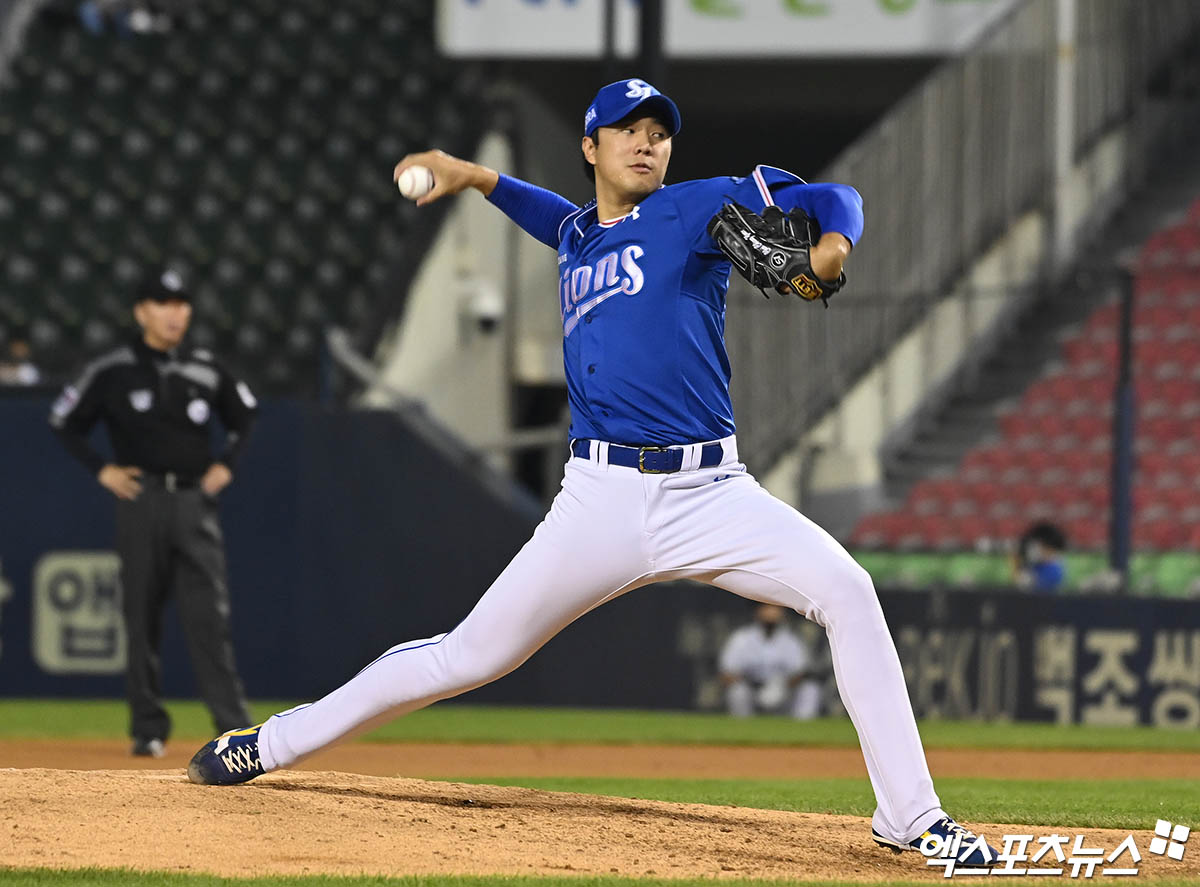 삼성 라이온즈 투수 최충연이 2022년 정규시즌 경기에 등판해 투구하고 있다. 엑스포츠뉴스 DB