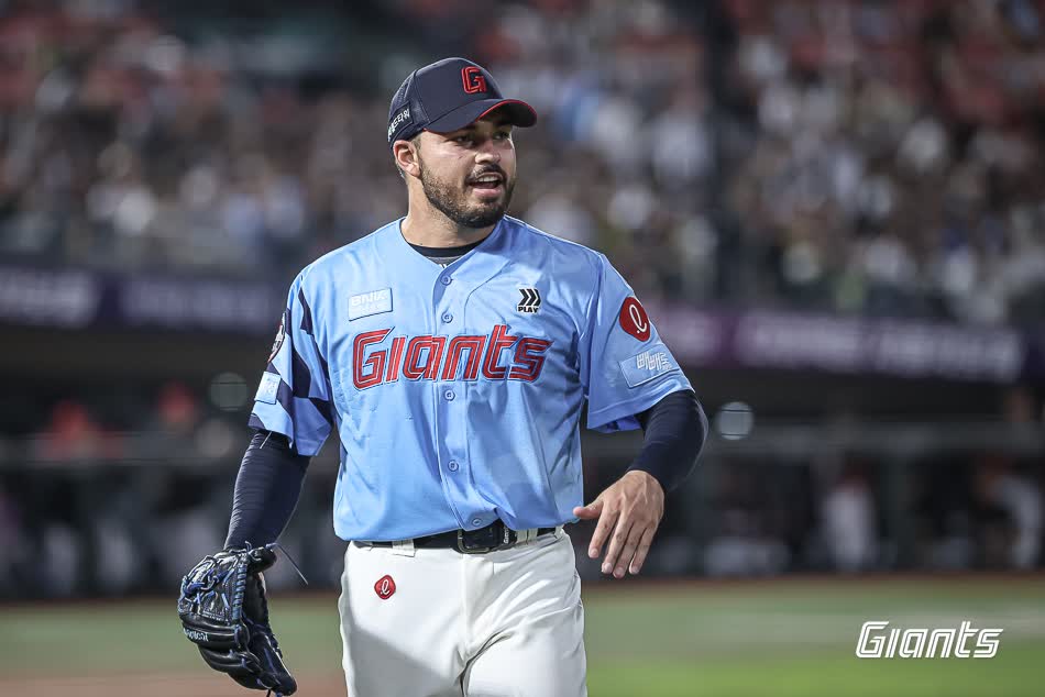 롯데 자이언츠 에이스 알렉 감보아가 5일 부산 사직야구장에서 열린 2025 신한 SOL Bank KBO리그 KIA 타이거즈와의 팀 간 13차전에 선발등판, 6.2이닝 2실점 호투에도 패전투수가 됐다. 사진 롯데 자이언츠